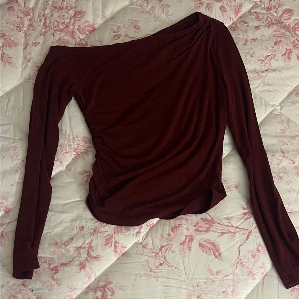 Asymmetrical Shoulder Ruched Cropped Top - Picture 11 of 13